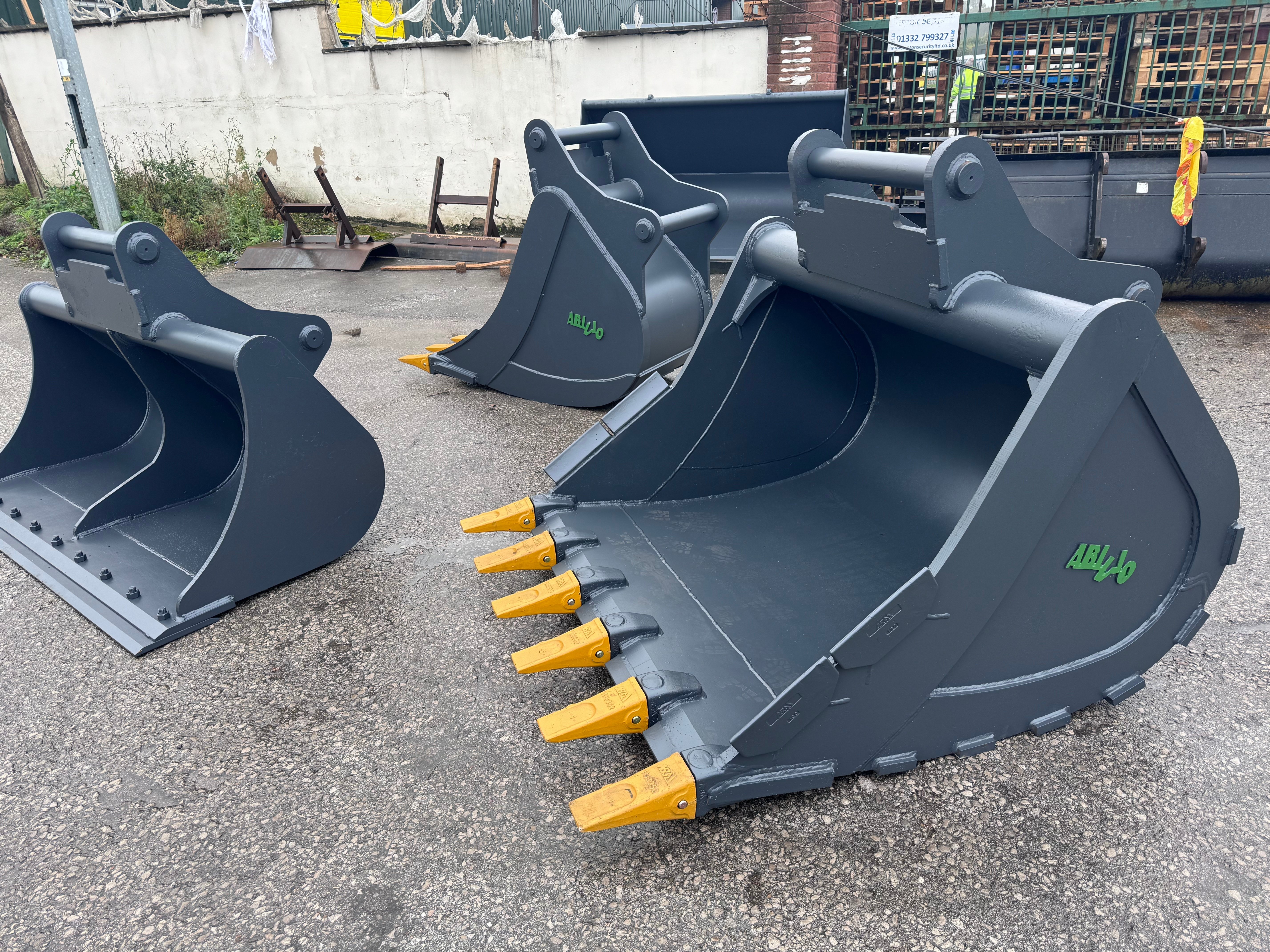 Oil Quick OQ80 20ton demolition buckets